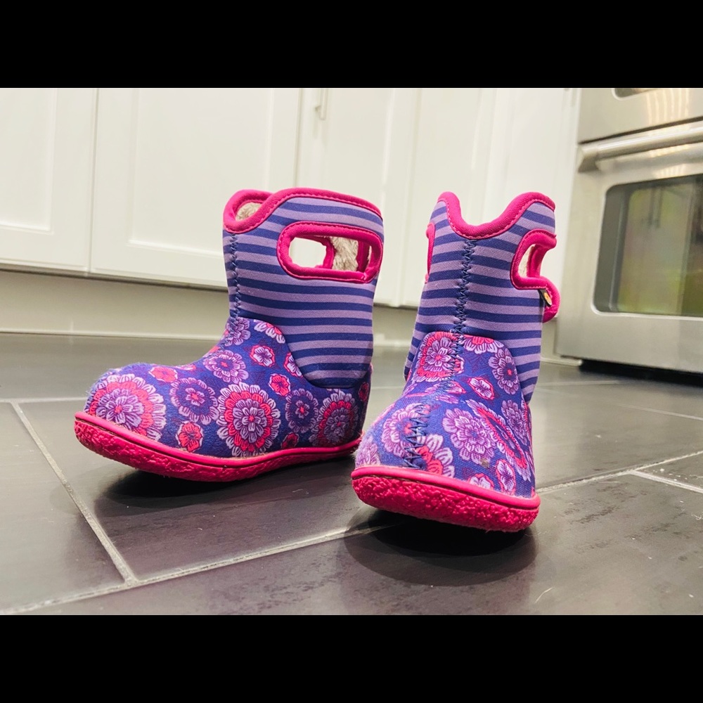 Like New Baby Bogs Pink Purple toddler size 7 boot